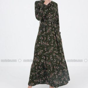 NWOT Zenane Floral Crew Neck Unlined Modest Dress - Olive